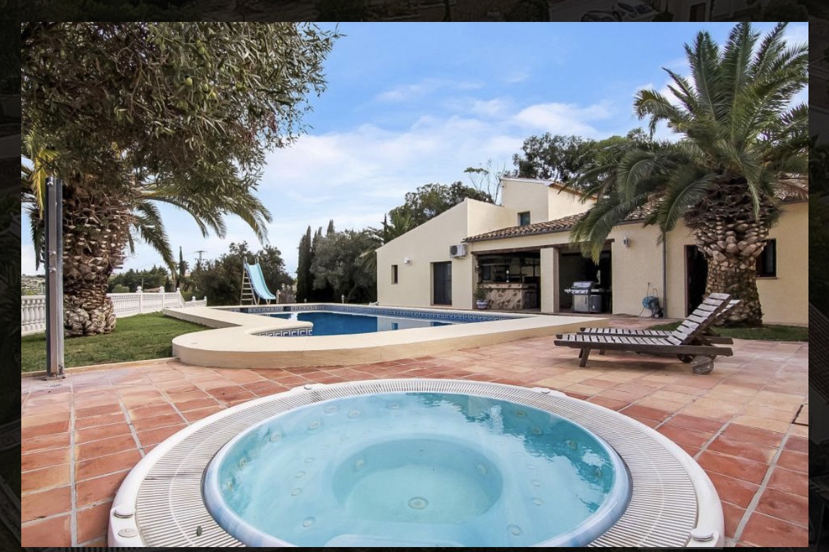 Luxury holiday villa with pool and jacuzzi on the Costa Blanca